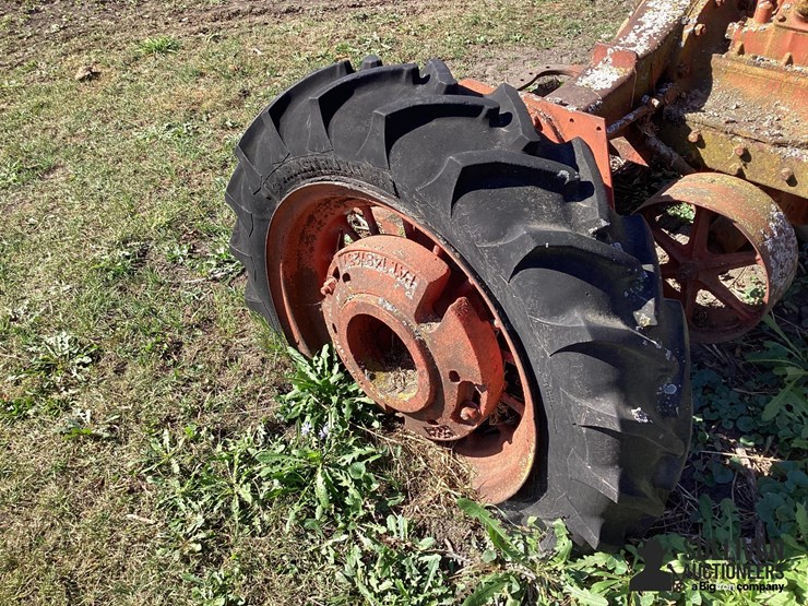 farmall-2wd-tractor-image-20