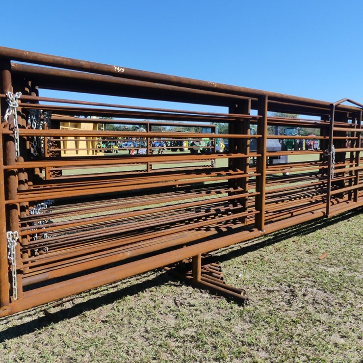 (10) 24' Free Standing Panels w/ 7'10" Gate