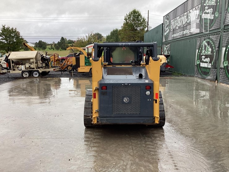 2020-deere-317g-image-3