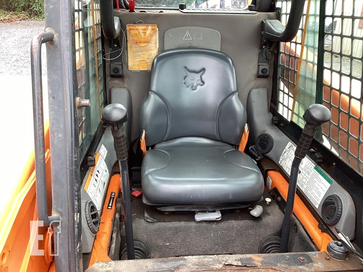 2005-bobcat-s220-image-12