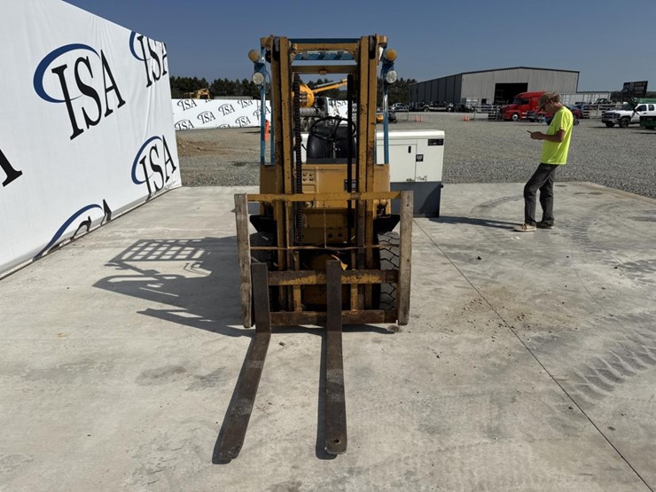 #5082-•-tcm-fvd25-forklift-image-8