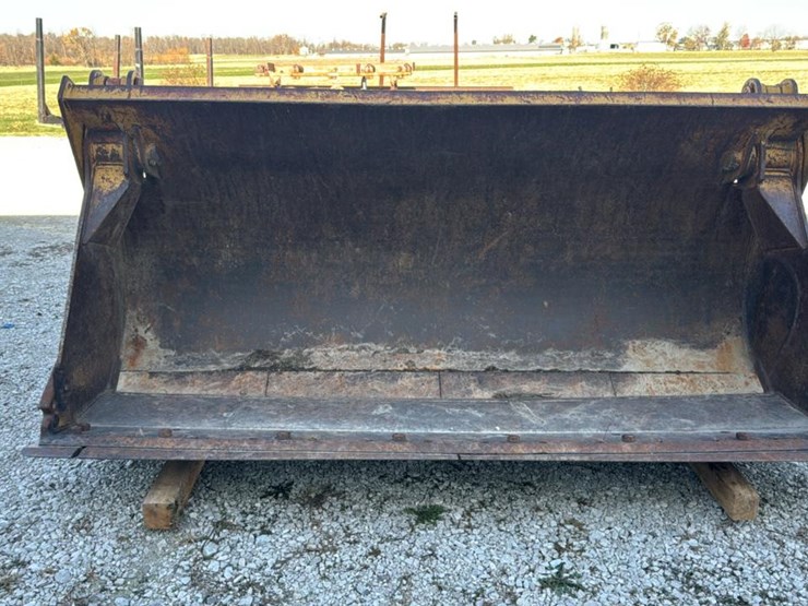 #2857-•-cat-loader-bucket*-image-1