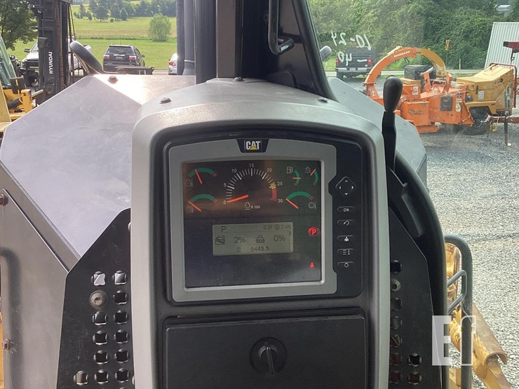 2018-caterpillar-d7e-image-19