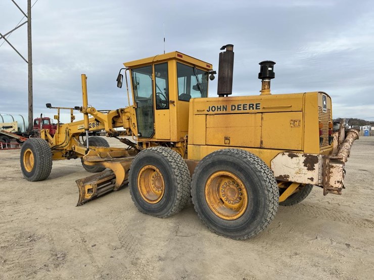 1989-john-deere-6-image-3