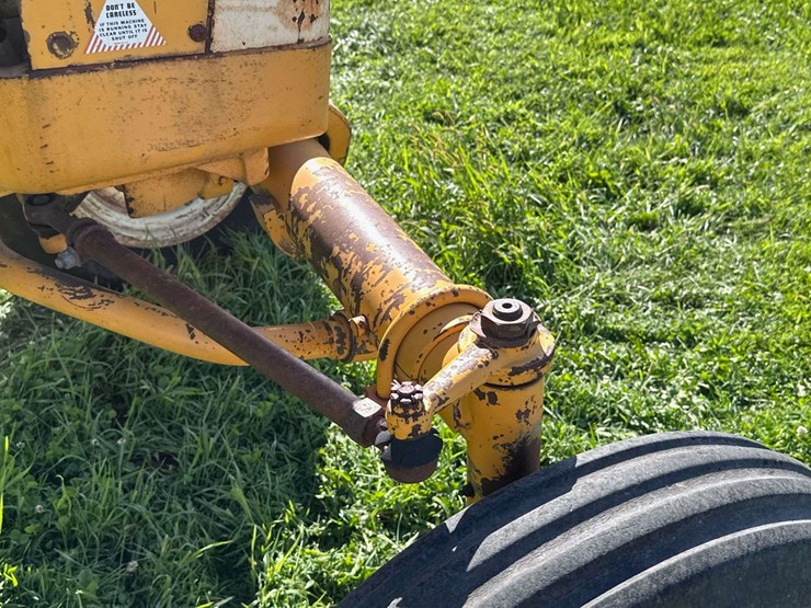 minneapolis-moline-g550-image-50