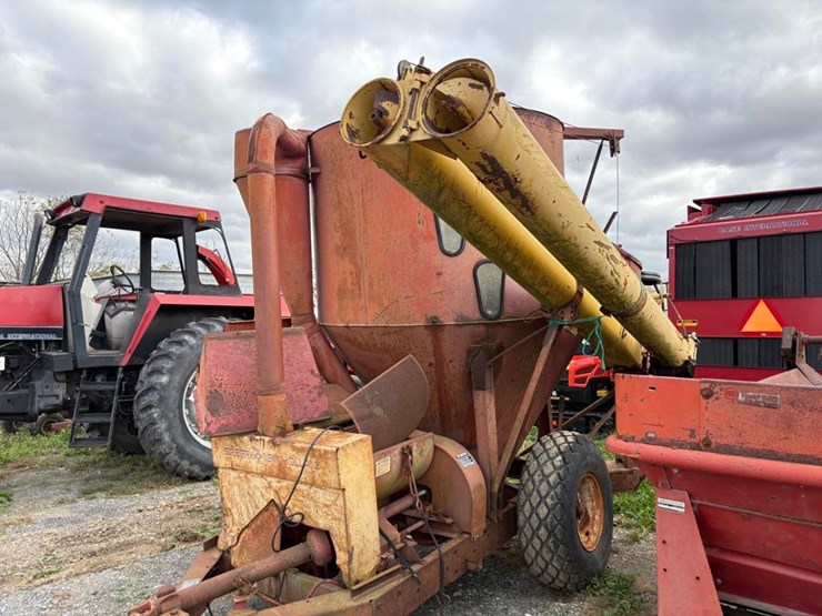 new-holland-355-image-4