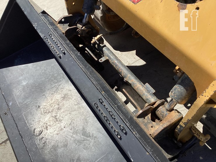 2020-caterpillar-259d3-image-10