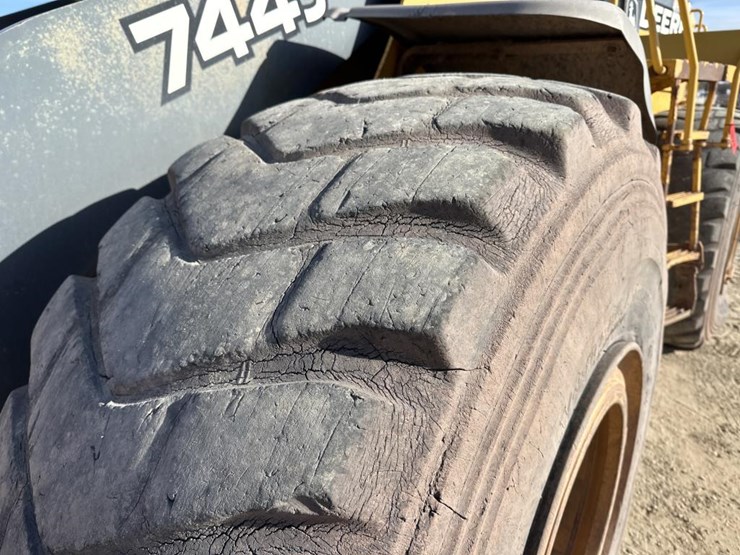 2006-deere-744j-image-39