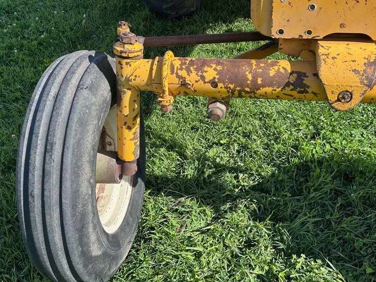 minneapolis-moline-g550-image-4