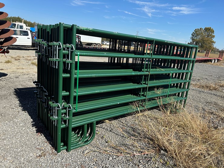 #32801-•-lot-of-(25)-corral-panels-image-4