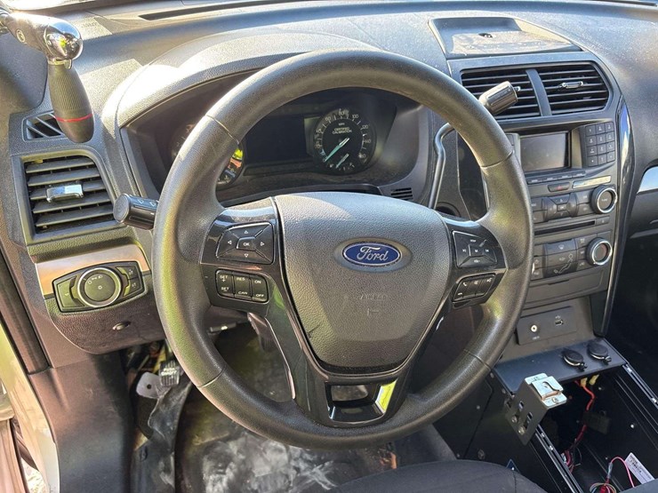 2018-ford-explorer-image-13