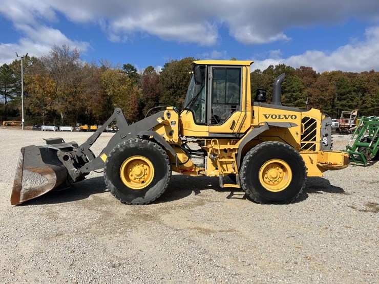 2010-volvo-l60f-image-1