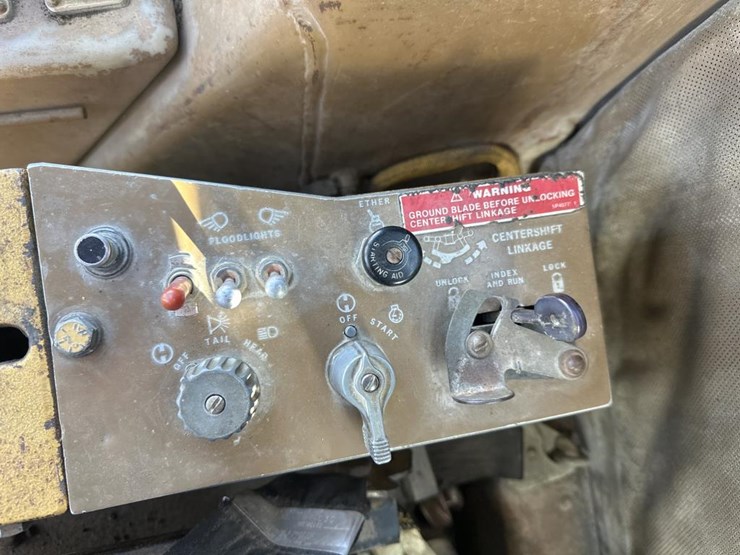 1984-caterpillar-140g-image-47