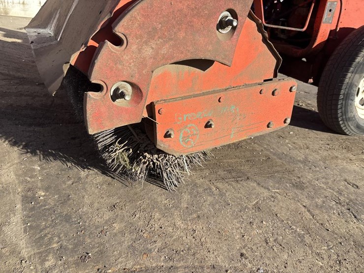 #3808-•-72"-ride-on-power-broom-image-14