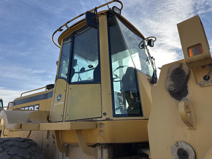 2002-deere-744h-image-16