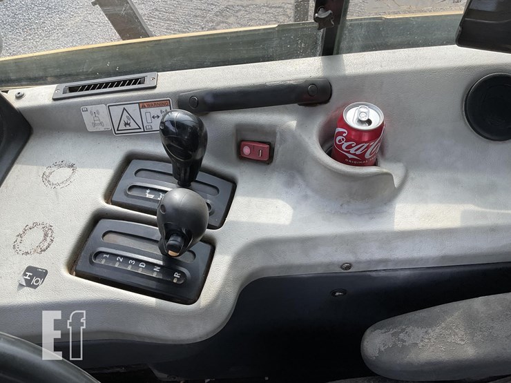 2013-caterpillar-740b-image-11