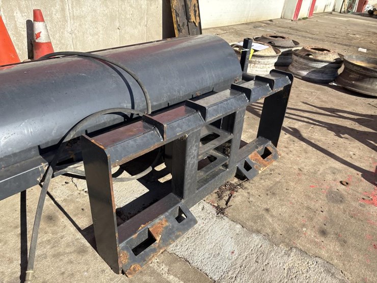 #3807-•-jct-72"-skid-steer-broom-image-4