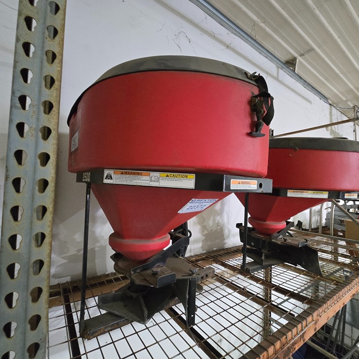 #22372 • Western 2500 Tailgate Spreader