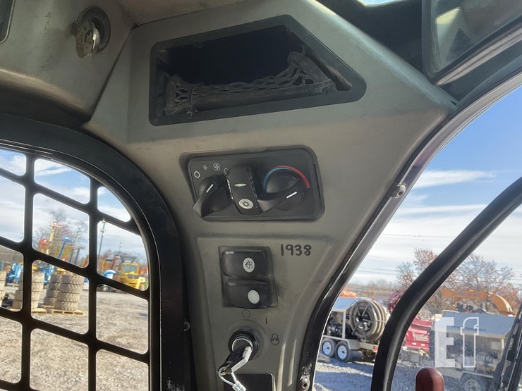 2014-caterpillar-272d-xhp-image-17