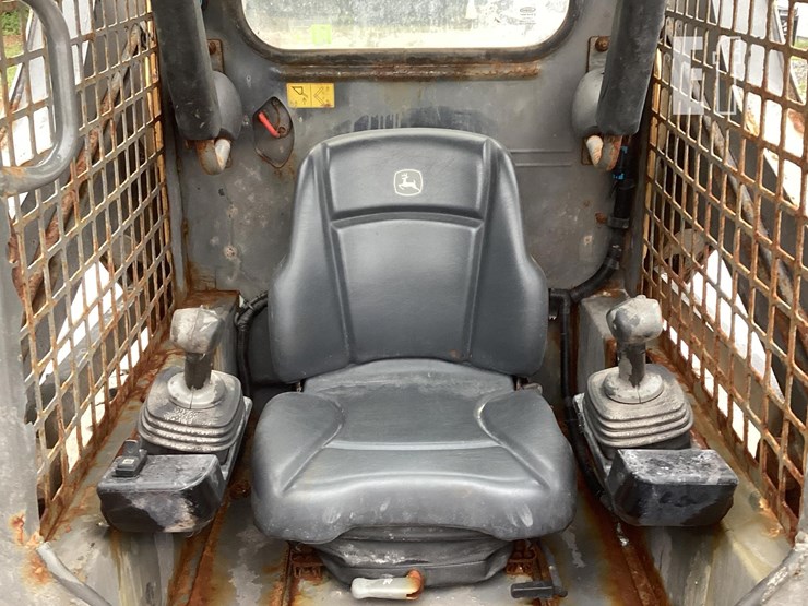 2019-deere-318g-image-13