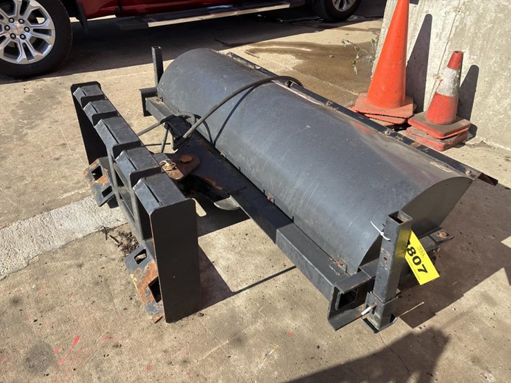 #3807-•-jct-72"-skid-steer-broom-image-1