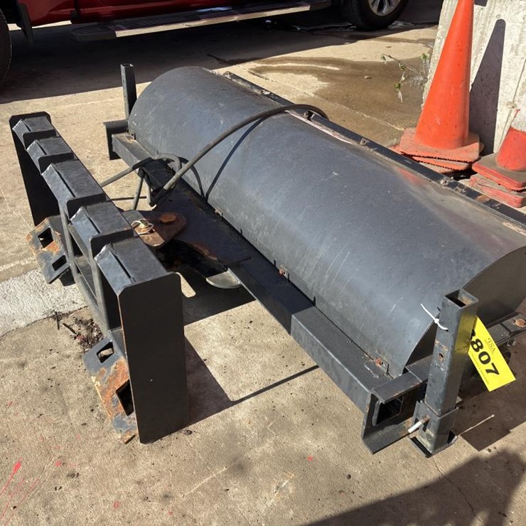 #3807 • JCT 72" Skid Steer Broom