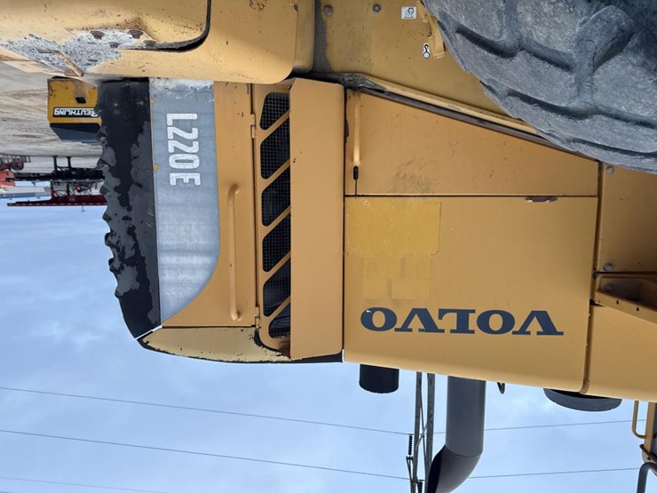 #1911-•-2004-volvo-220e-loader-image-37