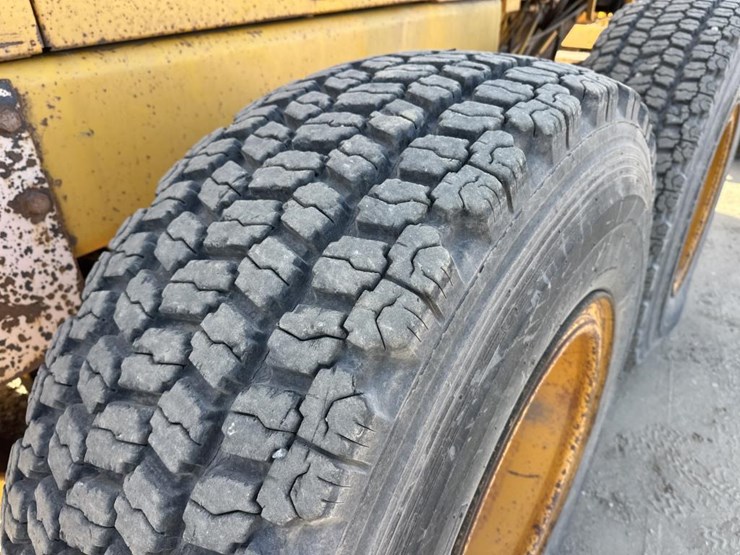 1989-john-deere-6-image-54