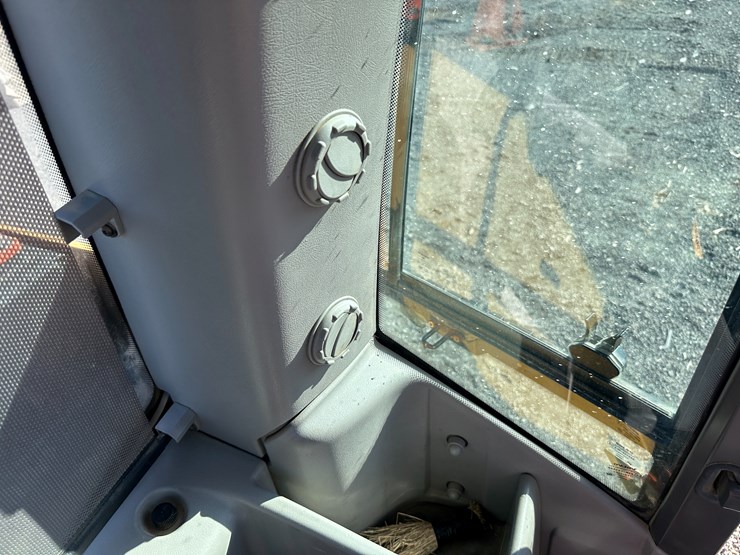 #32825-•-volvo-ec200e-crawler-excavator-image-98