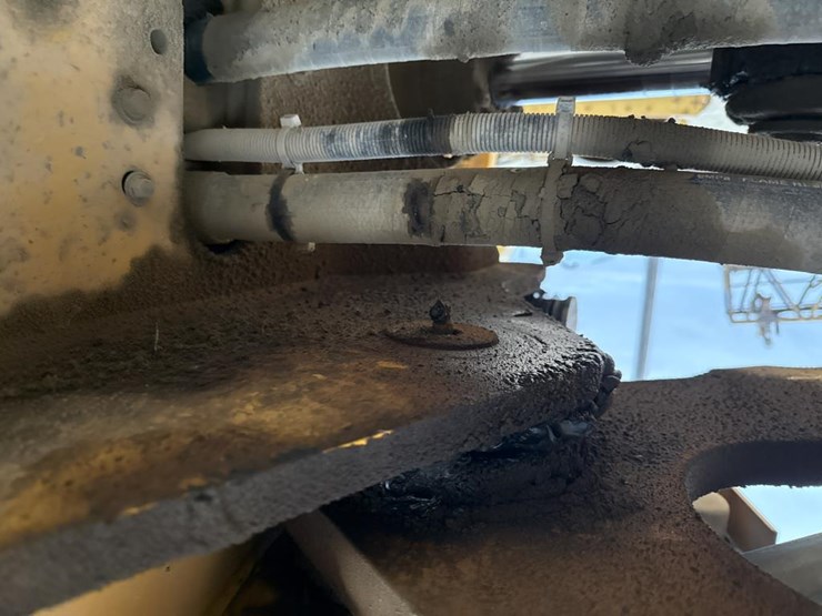 #1911-•-2004-volvo-220e-loader-image-33