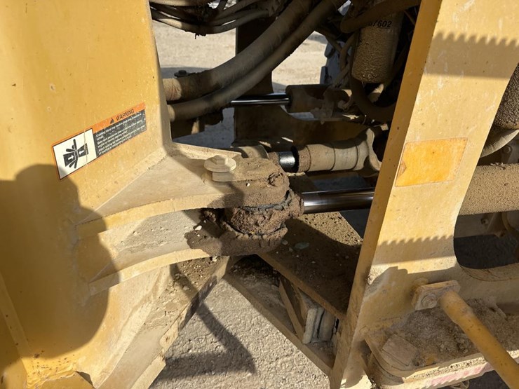 2002-deere-744h-image-23