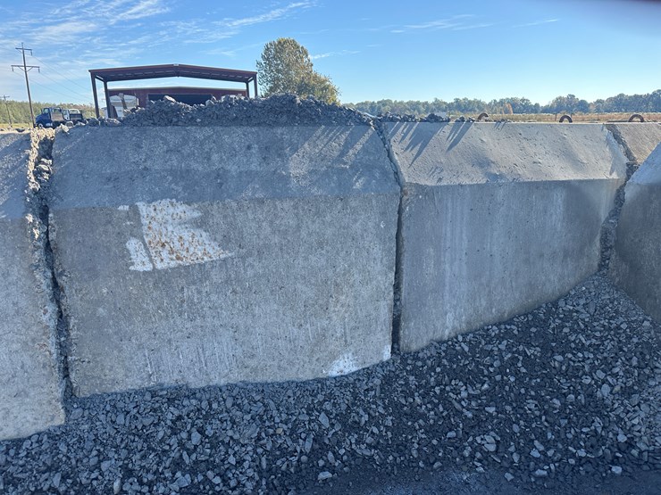 #32726-•-lot-of-(13)-~57"x80"-concrete-culvert-sections-image-8