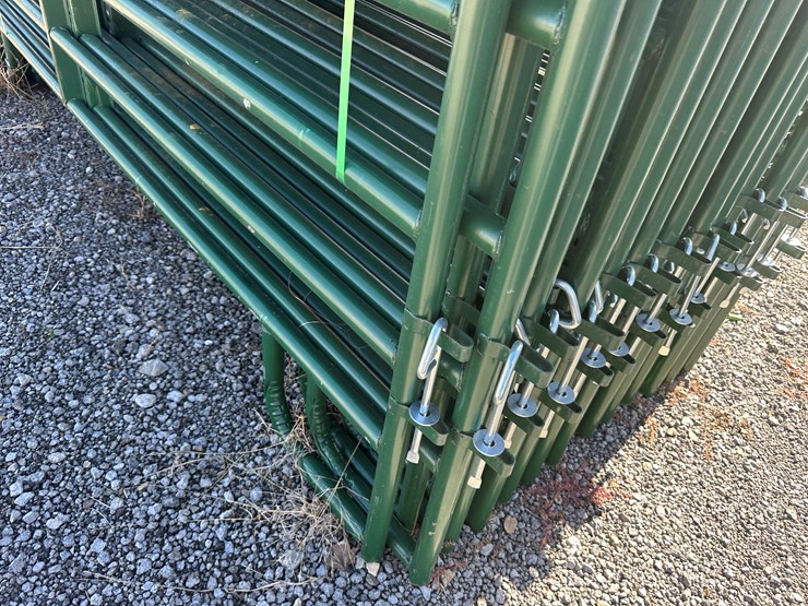 #32801-•-lot-of-(25)-corral-panels-image-10