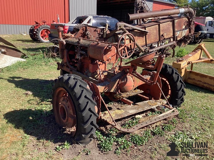 farmall-2wd-tractor-image-7