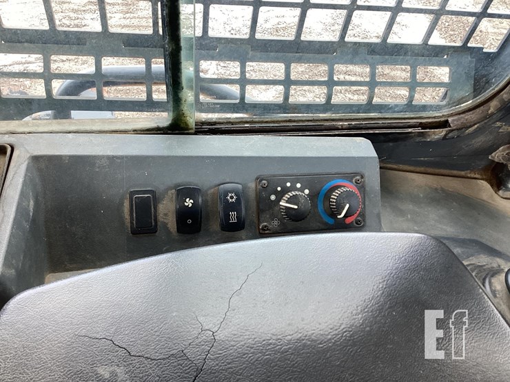 2017-deere-650k-lgp-image-18