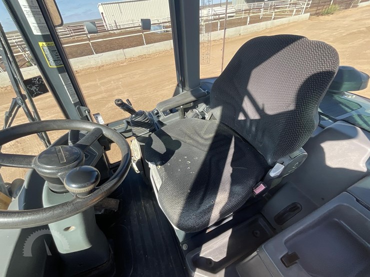 2015-deere-324k-image-34