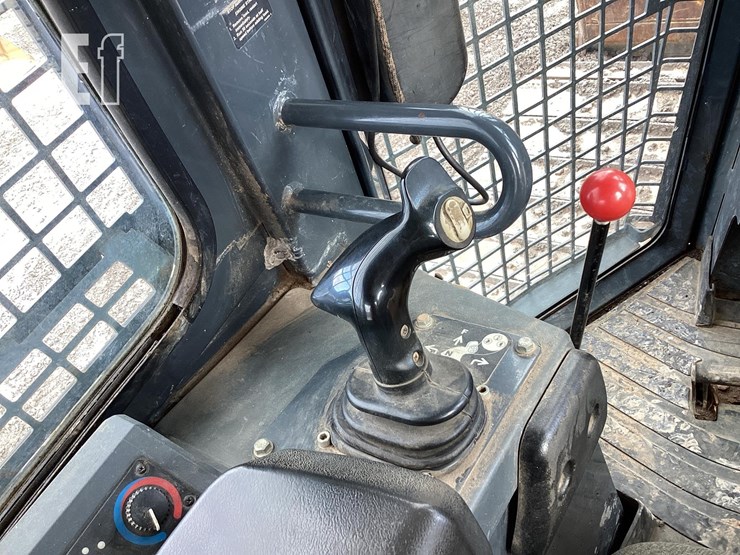 2017-deere-650k-lgp-image-17