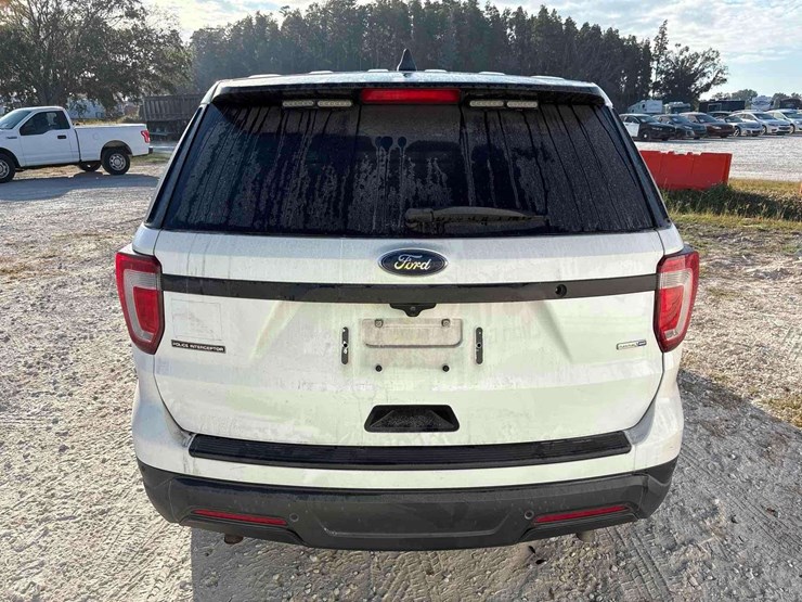 2018-ford-explorer-image-26