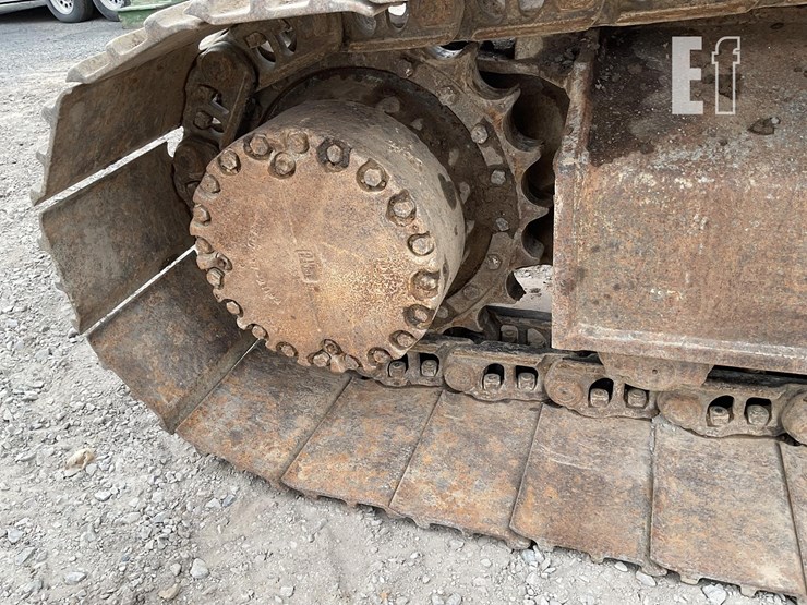 2010-komatsu-pc228-image-12