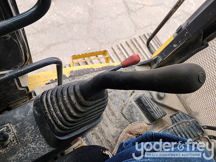 2013-komatsu-pc228us-lc-8-image-23