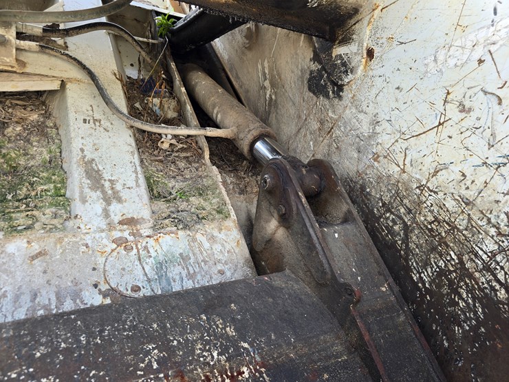 2001-mack-le613-image-88