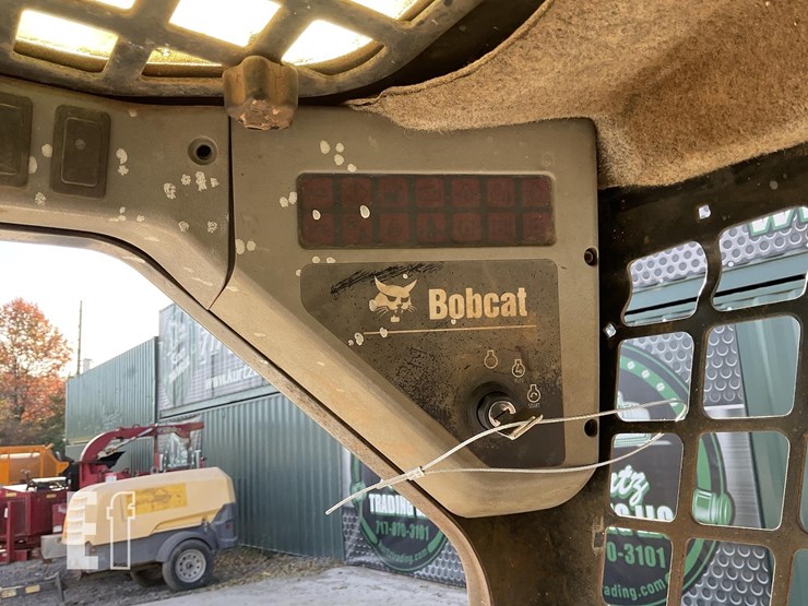 2005-bobcat-t300-image-17