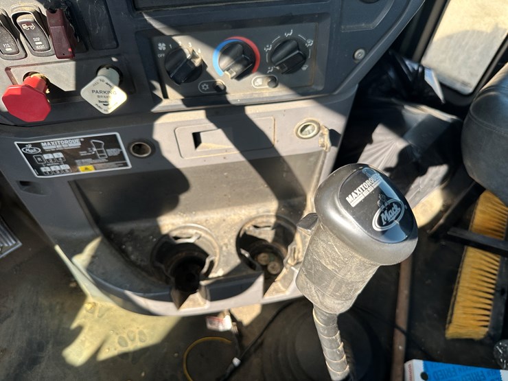 #32746-•-2014-mack-chu-t/a-daycab-truck-tractor-vin:-1m2an07y4em016702-image-66