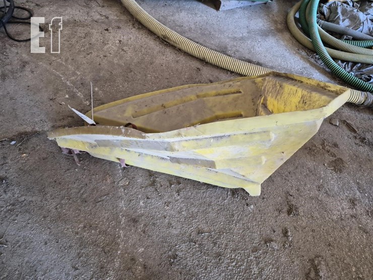 poly-auger-hopper-image-3