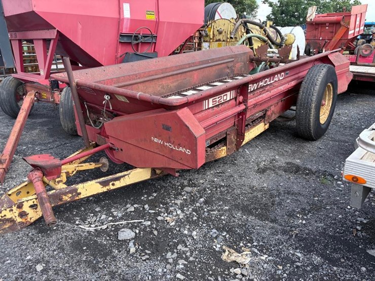 new-holland-520-image-1