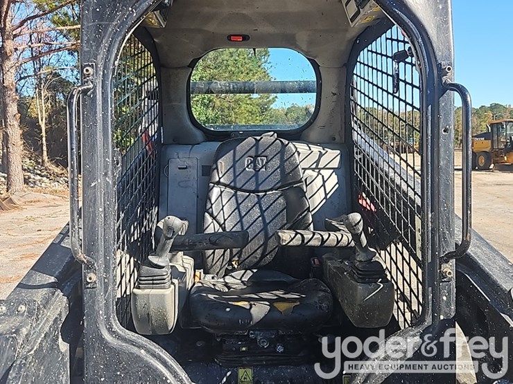 2020-caterpillar-259d3-image-21