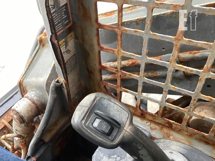 2019-deere-318g-image-17