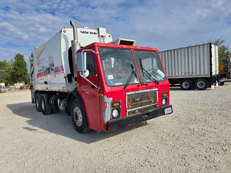 2001-mack-le613-image-36