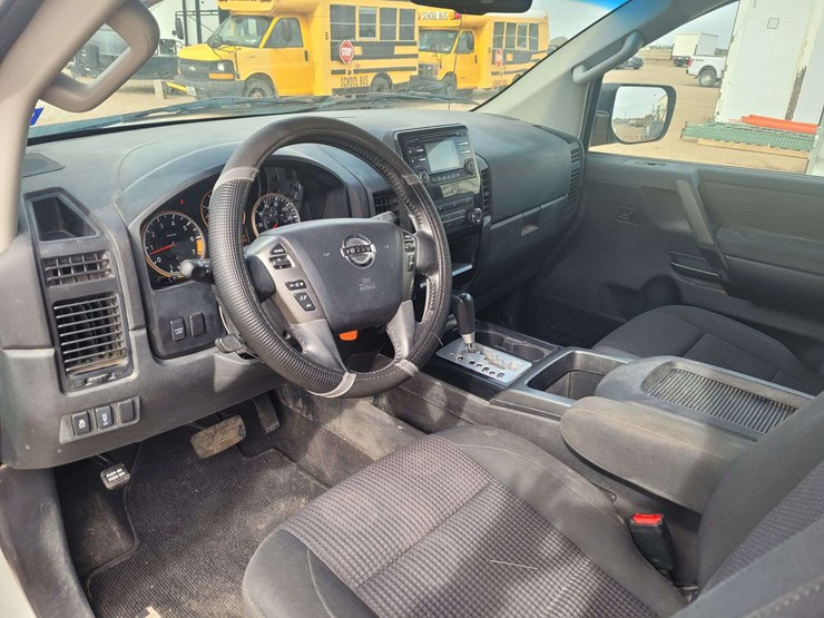 2013-nissan-titan-image-10