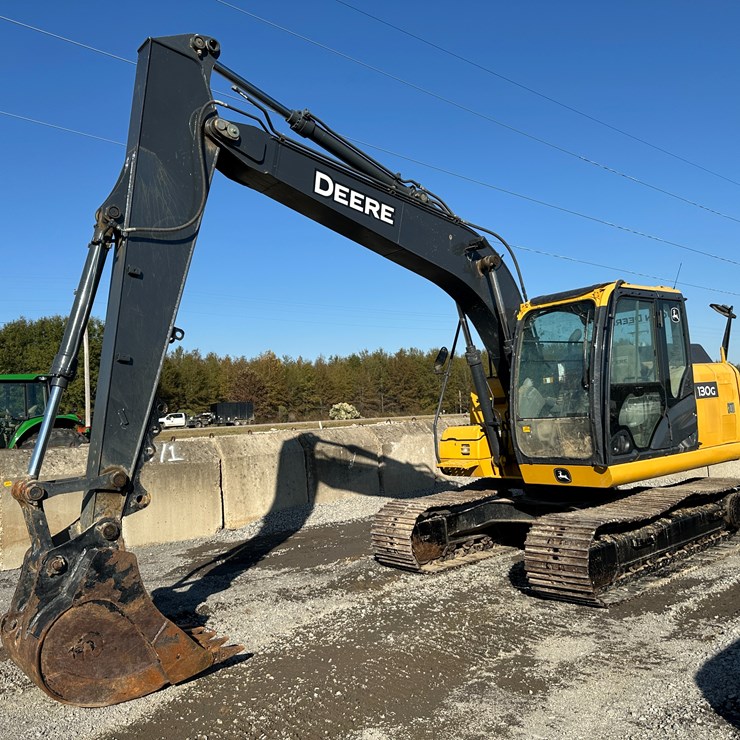 DEERE 130G